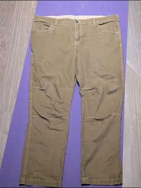 Columbia Men's Classic Olive Green Chino Pants